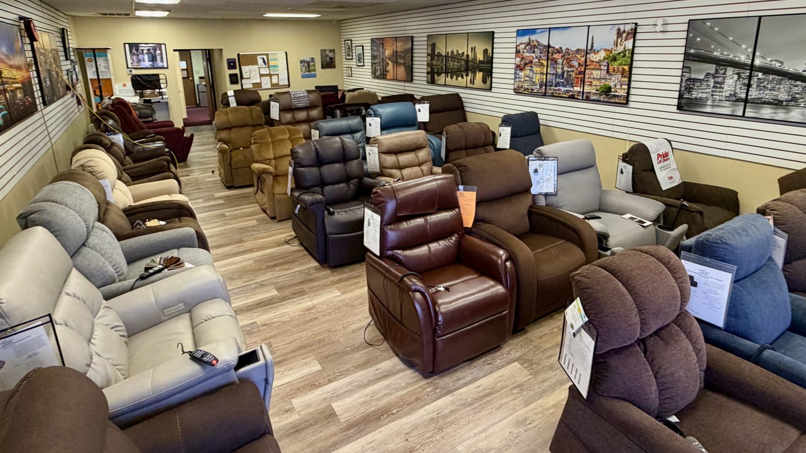 Florida lift chair showroom floor with dozens of reclining lift chairs in many sizes and styles